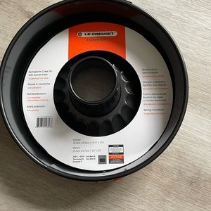 Le Creuset Springform Bundt Pan